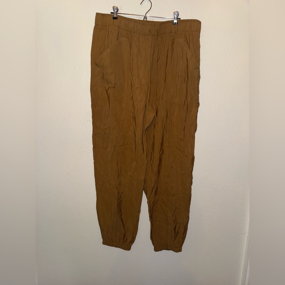 Never Worn. Women’s Brown Abercrombie XL Tall Pants